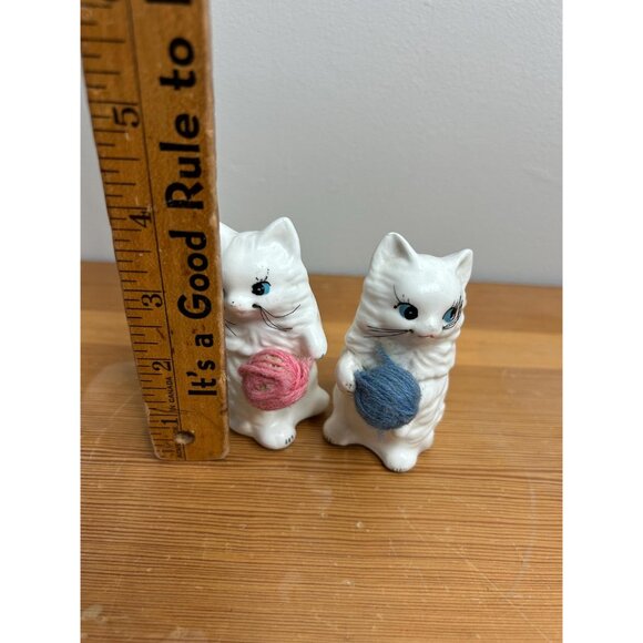 cat yarn ball (glued back on) salt and pepper shakers ceramic- no sound - Picture 8 of 8